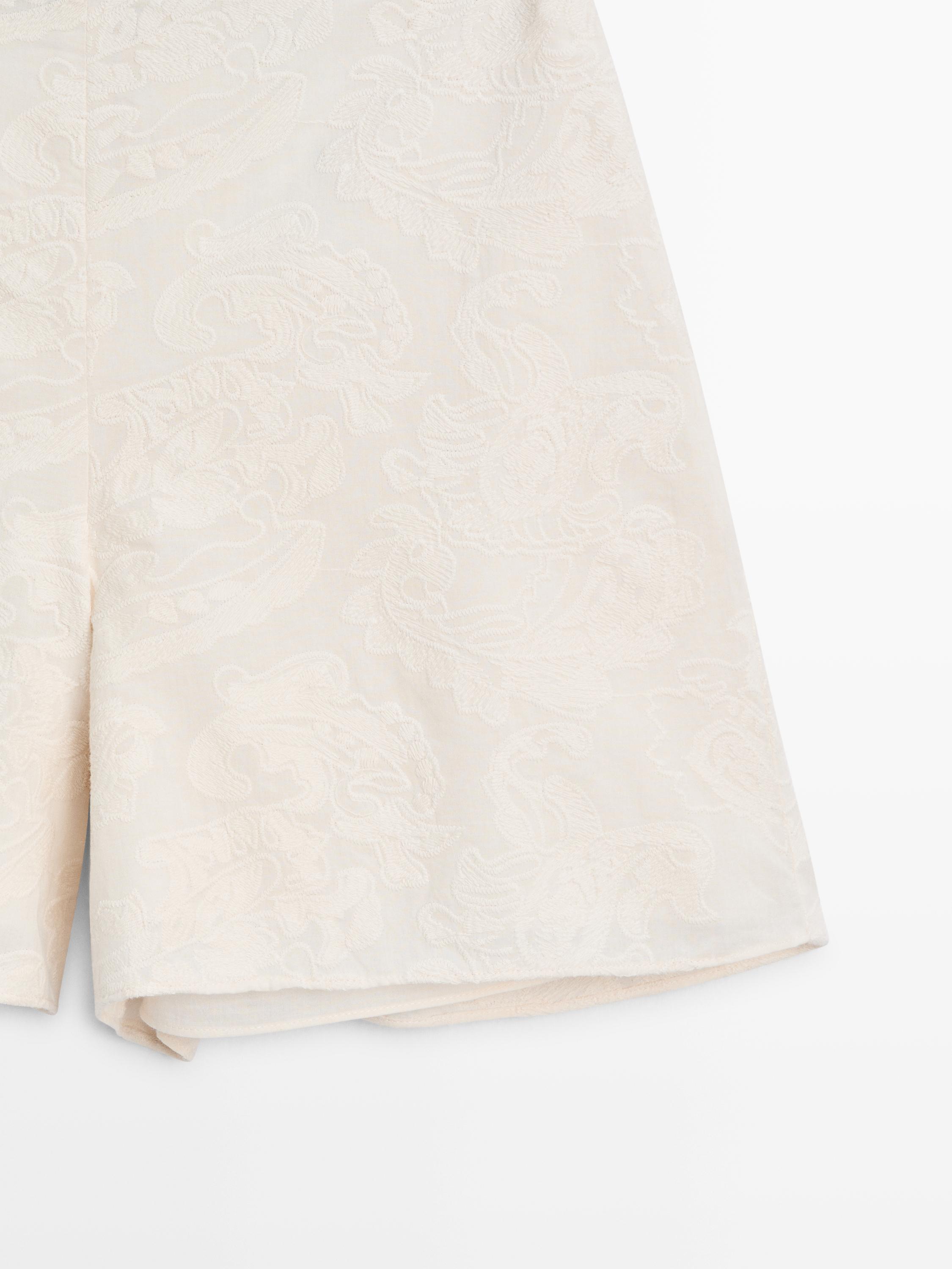 Shorts with fabric detail